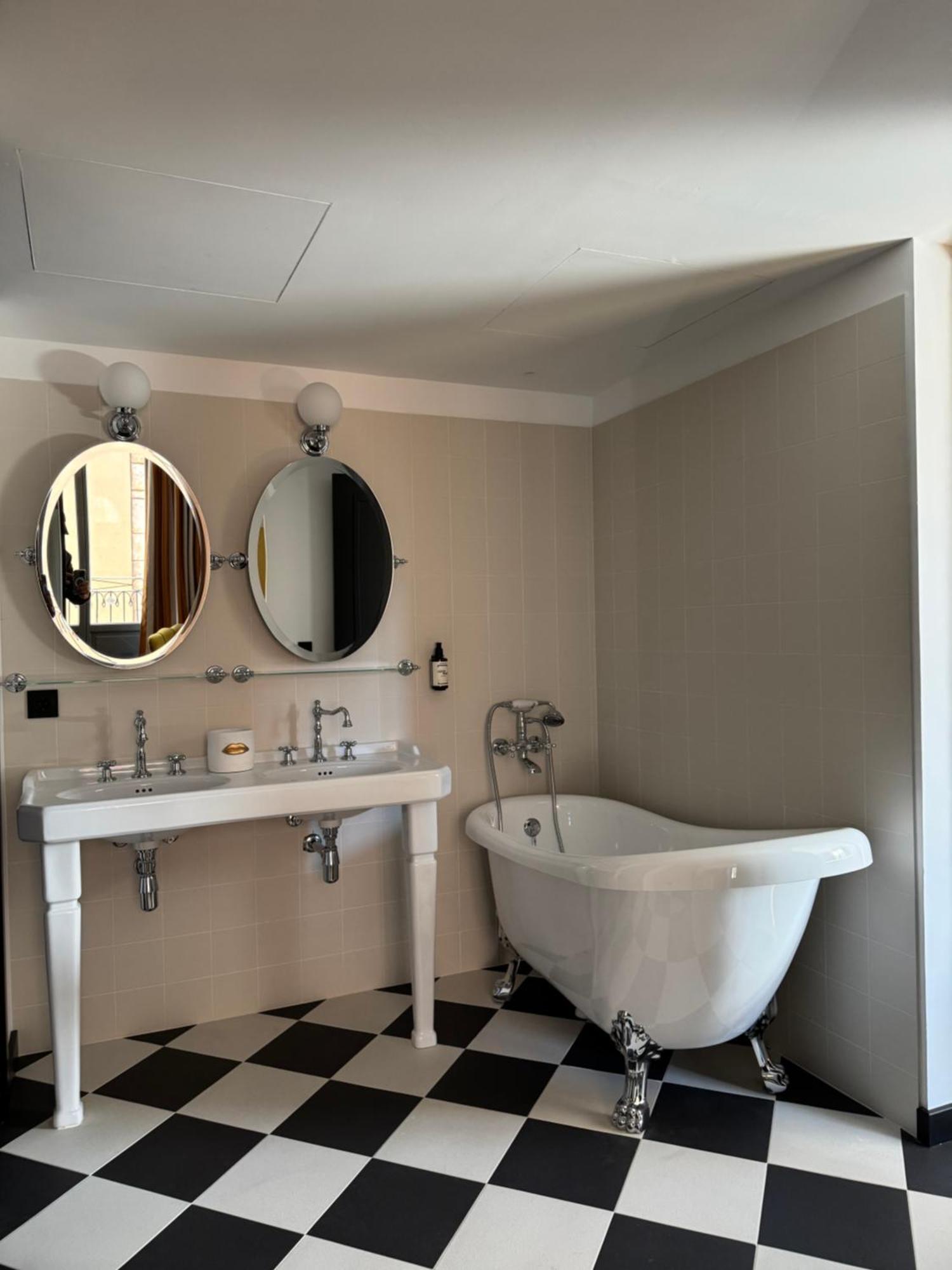 Hotel Divino & Apartments Figueres  Zewnętrze zdjęcie
